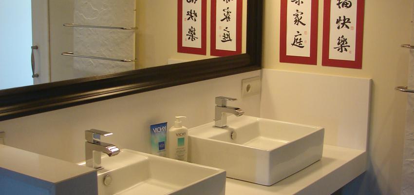 Baño style oriental color rojo, blanco, negro  diseñado por interiorisme | Interiorista | Copyright interiorisme, 2011.