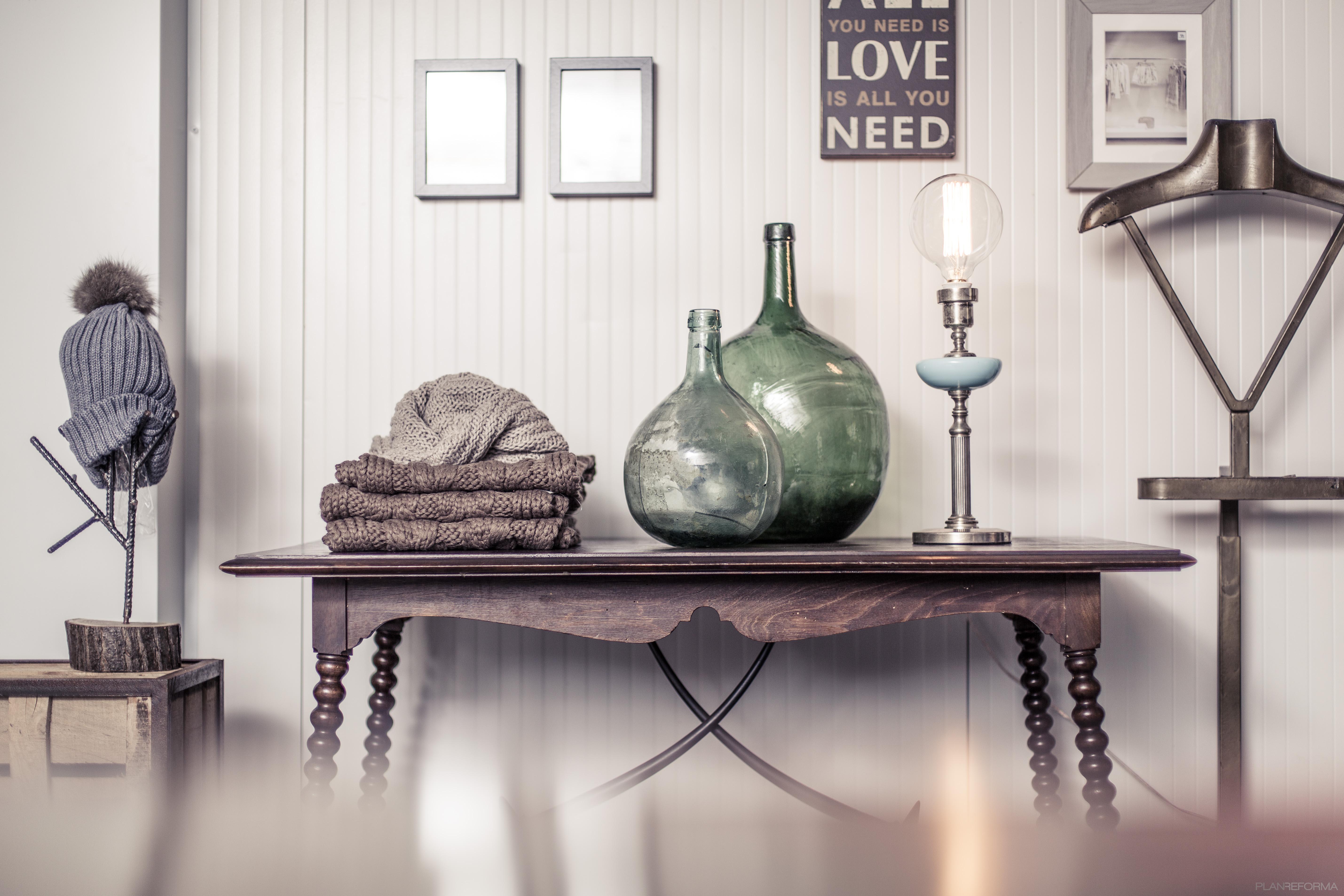Estudio, Vestibulo, Tienda style vintage color marron, beige, blanco  diseñado por Eme_Emotional Spaces | Arquitecto Técnico | Copyright EME_Emotional Spaces Foto:Mireia Rodríguez Photography & Art Direction 