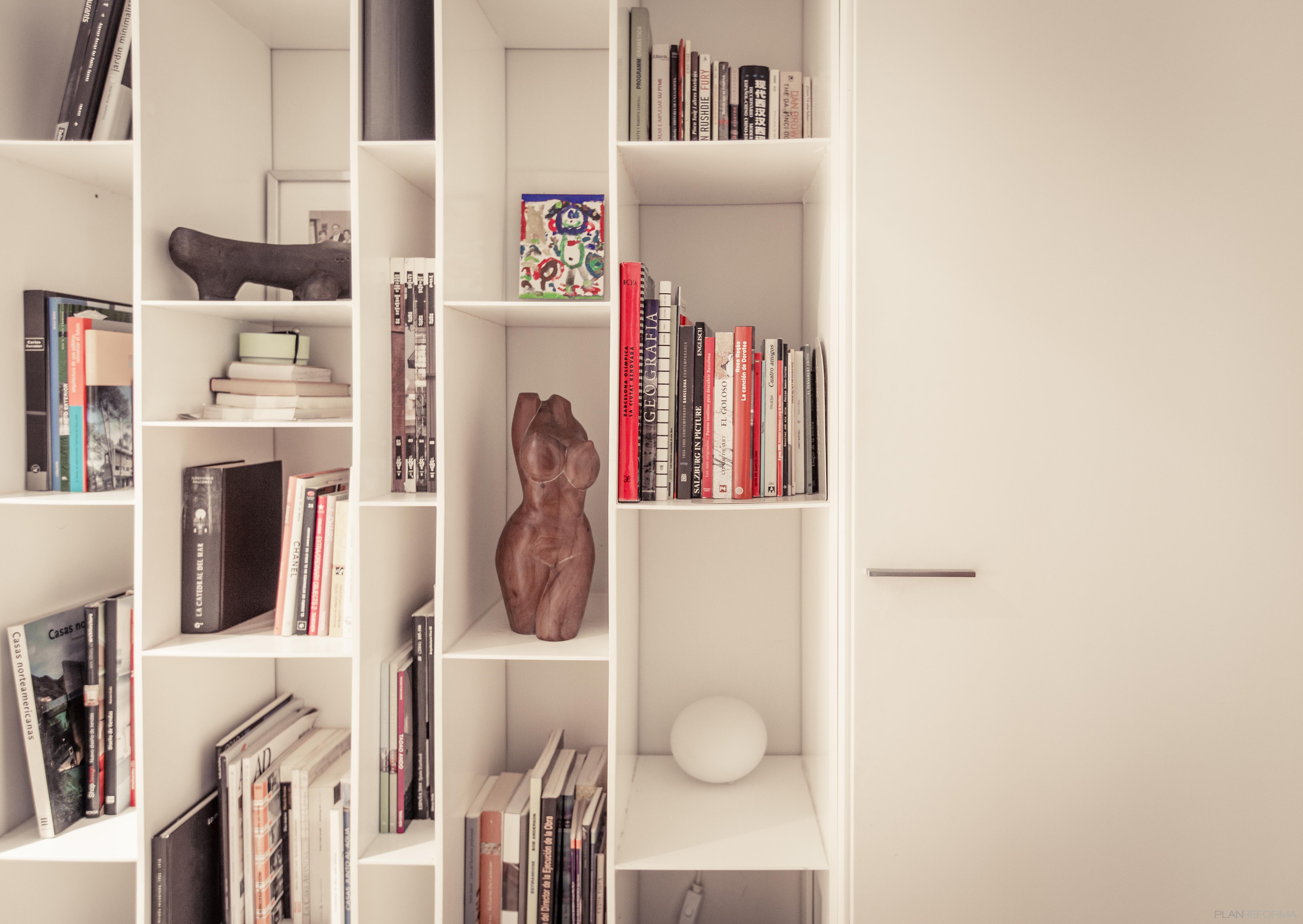 Estudio, Recibidor, Galería style moderno color blanco, gris  diseñado por Eme_Emotional Spaces | Arquitecto Técnico | Copyright EME_Emotional Spaces Foto:Mireia Rodríguez Photography & Art Direction 