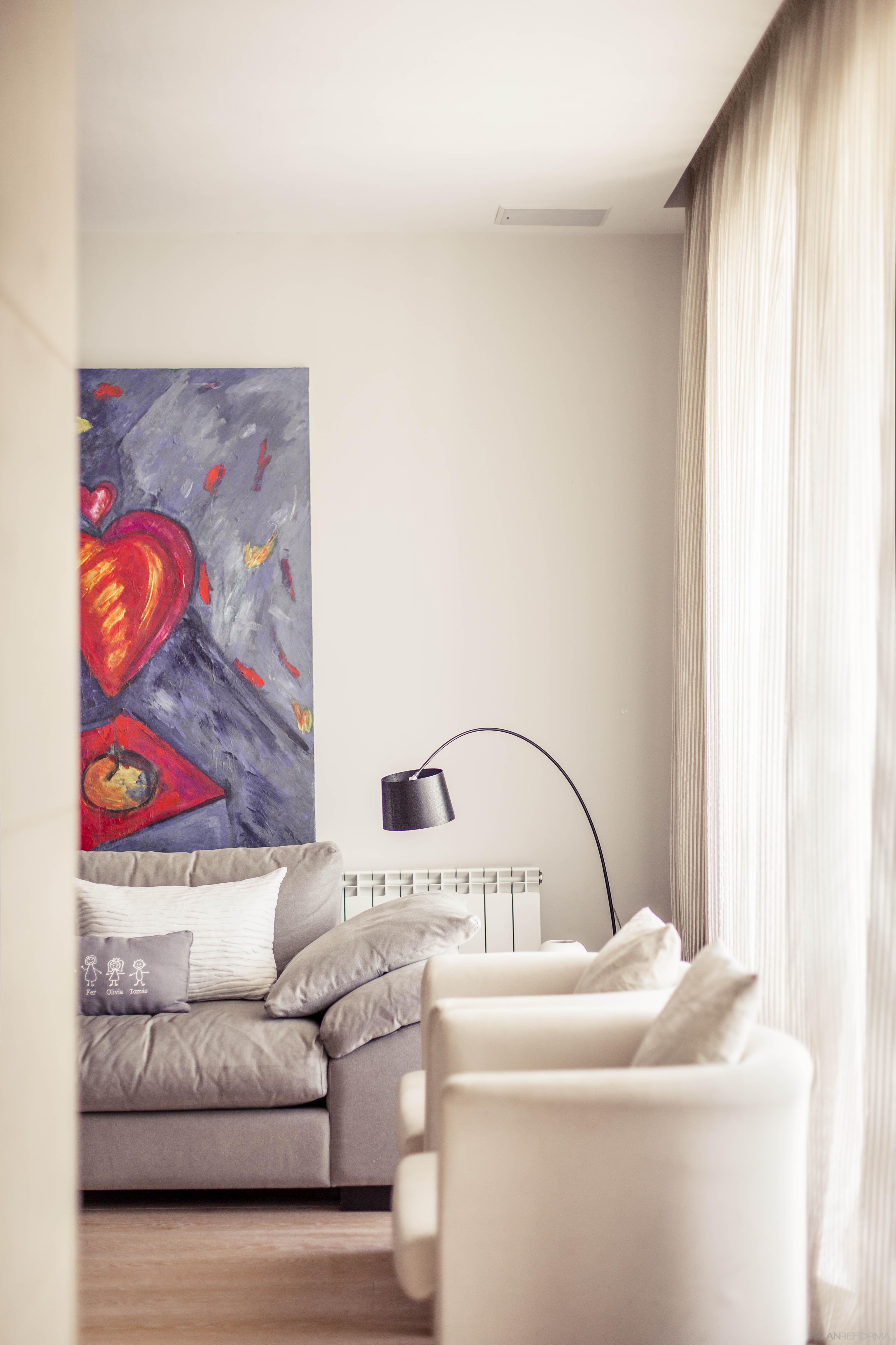 Estudio, Salon, Loft style moderno color beige, blanco, gris  diseñado por Eme_Emotional Spaces | Arquitecto Técnico | Copyright EME_Emotional Spaces Foto:Mireia Rodríguez Photography & Art Direction 