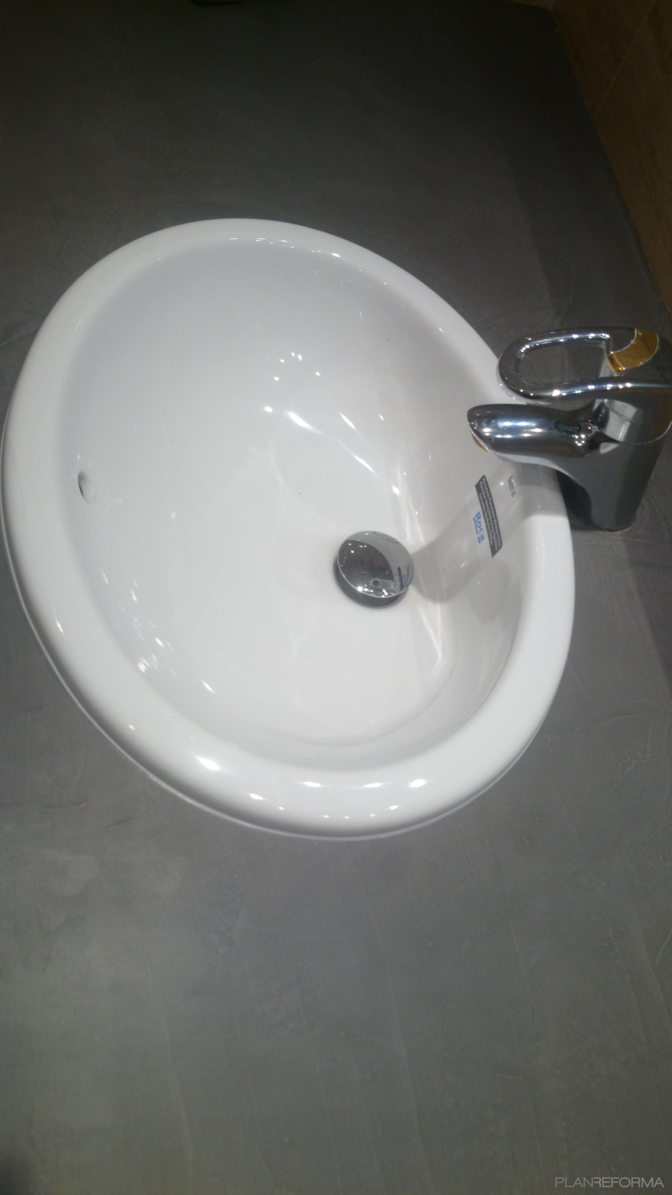 Baño style moderno color blanco, gris  diseñado por Pablo | Gremio 