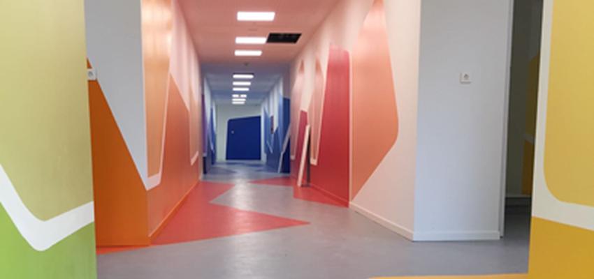 Pasillo Estilo moderno Color marron, amarillo, verde  diseñado por PINTAESTETIC S.L. | Gremio | Copyright Pintaestetic sl