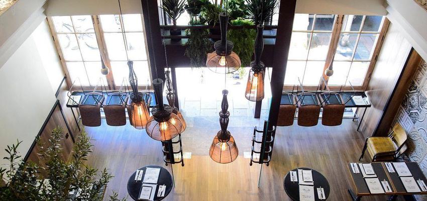 Restaurante Estilo vanguardista Color marron, verde, negro  diseñado por Estela Polar | Arquitecto 