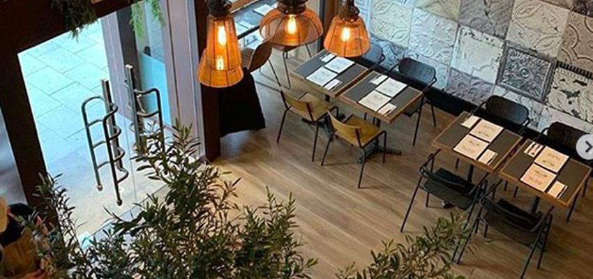 Restaurante Estilo moderno Color marron, ocre, verde  diseñado por Estela Polar | Arquitecto 