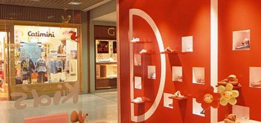 Estudio Estilo moderno Color rojo  diseñado por GRUPO CONERYS | Gremio | Copyright si