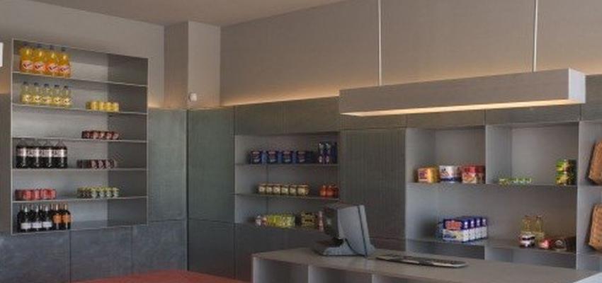 Bodega Estilo contemporaneo Color rojo  diseñado por GRUPO CONERYS | Gremio | Copyright Si