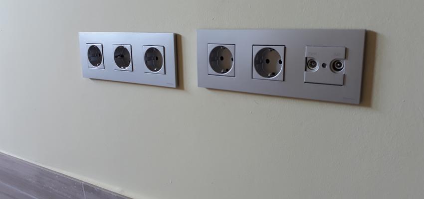 Salon Estilo contemporaneo Color beige, gris  diseñado por NyT Reformas | Gremio 