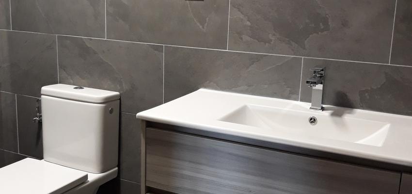 Baño Estilo contemporaneo Color beige, marron, gris  diseñado por NyT Reformas | Gremio 