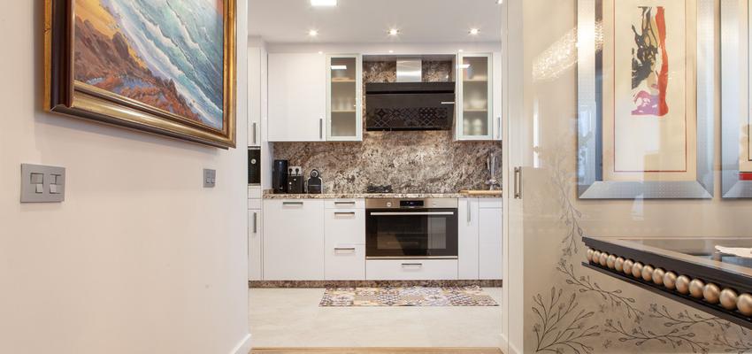 Comedor, Cocina Estilo contemporaneo Color marron, blanco  diseñado por Vivat Spain | Interiorista 