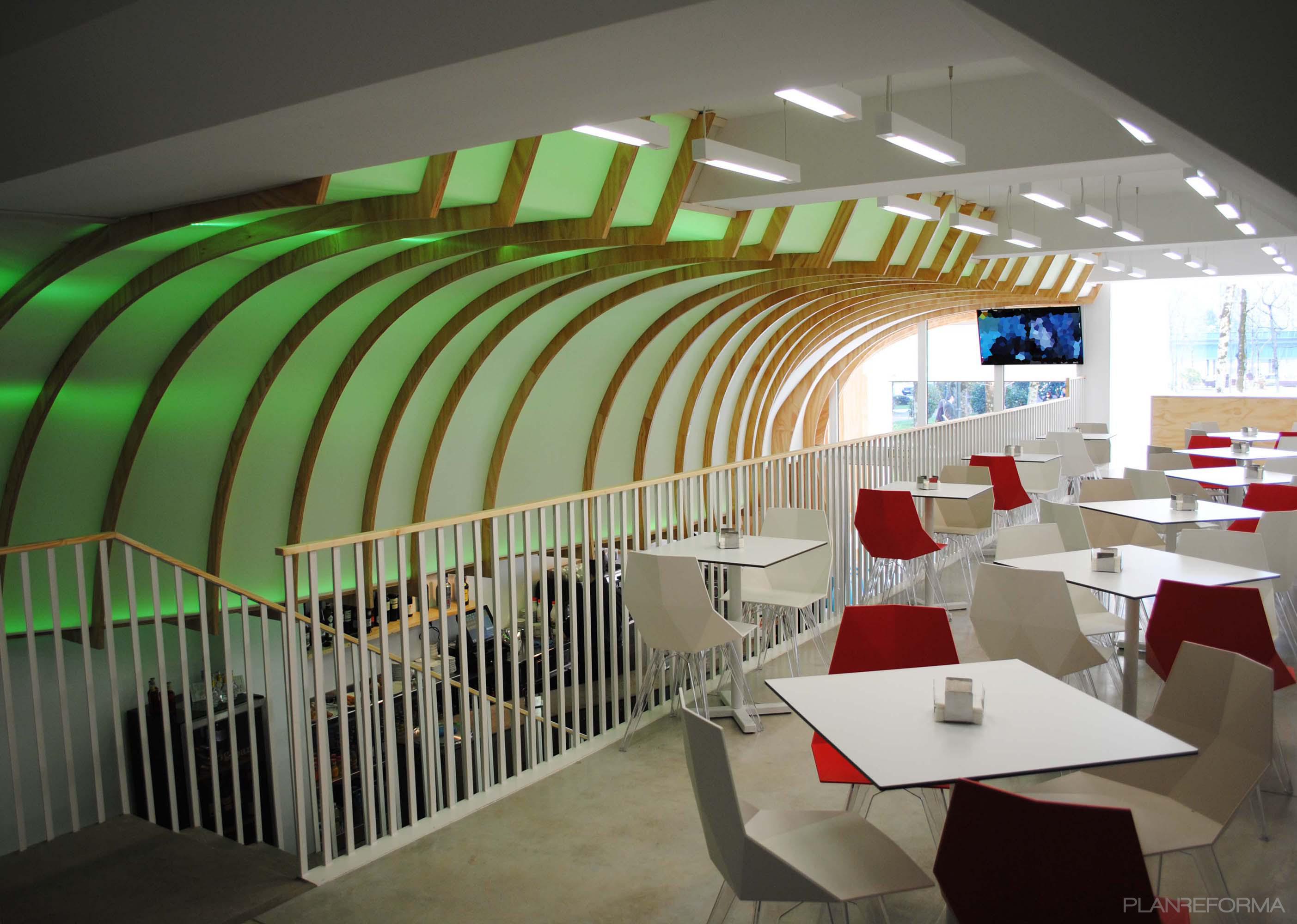 Cafeteria style contemporaneo color marron, beige, blanco  diseñado por Enrique Gil | Arquitecto | Copyright enrique gil