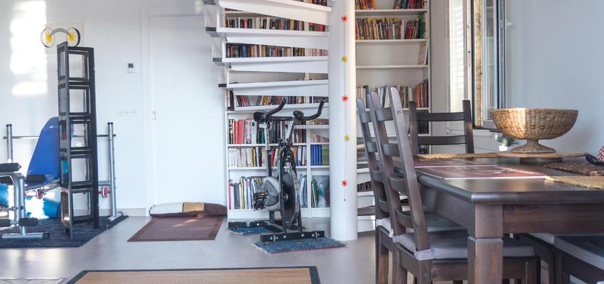 Estudio style contemporaneo color rojo, blanco, negro  diseñado por Enrique Gil | Arquitecto 