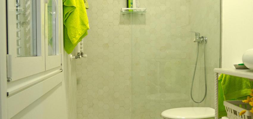 Baño style contemporaneo color marron, amarillo, verde  diseñado por Enrique Gil | Arquitecto 