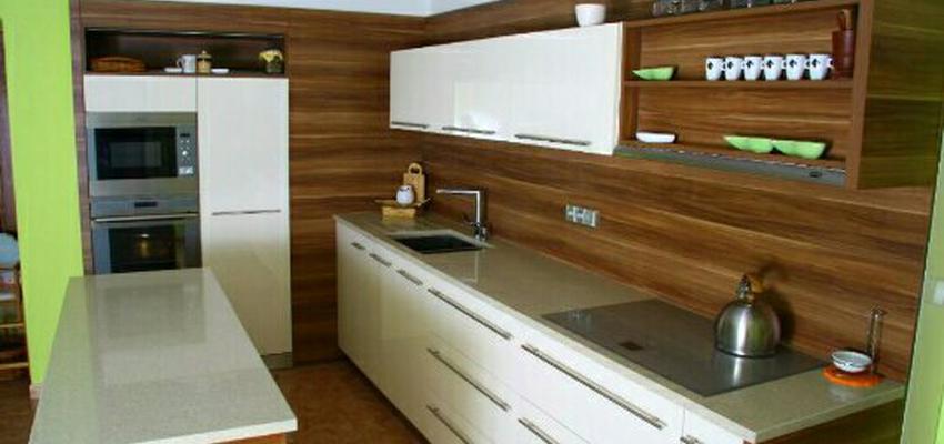 Cocina style moderno color verde, marron, blanco  diseñado por Prieto Wood Design | Gremio 