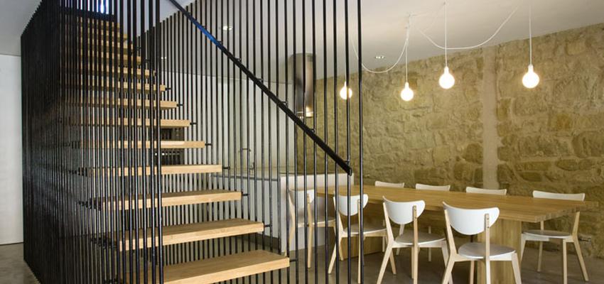 Cocina, Escalera style contemporaneo color marron, blanco, gris, gris, negro  diseñado por BLURARQUITECTURA, S.L.P. | Arquitecto 