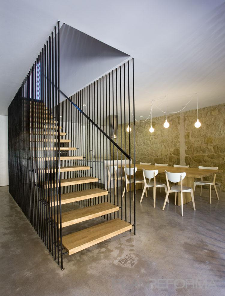 Cocina, Escalera style contemporaneo color marron, blanco, gris, gris, negro  diseñado por BLURARQUITECTURA, S.L.P. | Arquitecto 