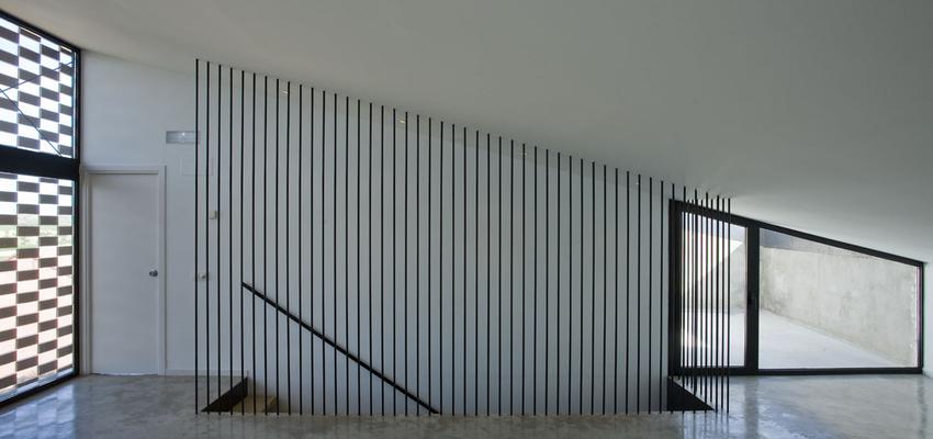 Escalera style contemporaneo color blanco, gris, gris, negro  diseñado por BLURARQUITECTURA, S.L.P. | Arquitecto 