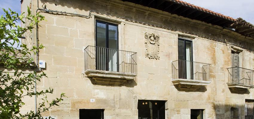 Exterior style rustico color beige, marron, negro  diseñado por BLURARQUITECTURA, S.L.P. | Arquitecto 