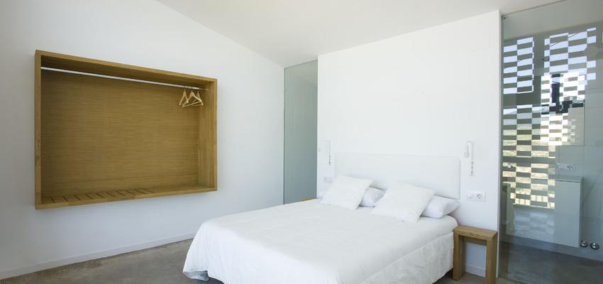 Dormitorio style contemporaneo color marron, blanco, gris, gris  diseñado por BLURARQUITECTURA, S.L.P. | Arquitecto 