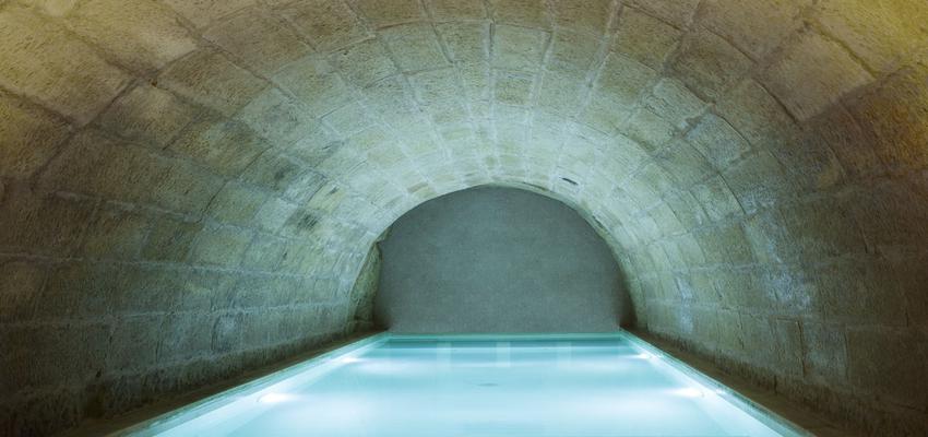 Piscina style contemporaneo color azul cielo, beige  diseñado por BLURARQUITECTURA, S.L.P. | Arquitecto 