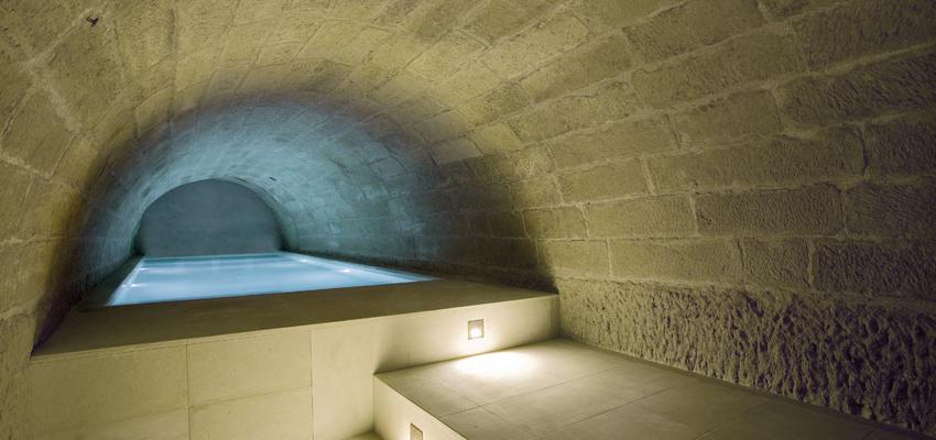 Piscina, Hotel style rustico color azul cielo, beige  diseñado por BLURARQUITECTURA, S.L.P. | Arquitecto 