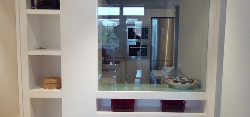 Pasillo, Cocina style contemporaneo color marron, blanco  diseñado por Espacio GO | Arquitecto 