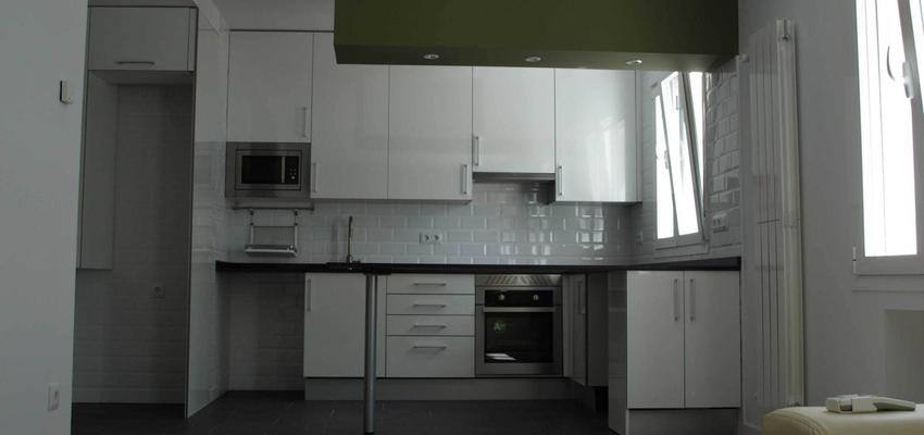 Cocina style contemporaneo color verde, blanco, gris  diseñado por Espacio GO | Arquitecto 
