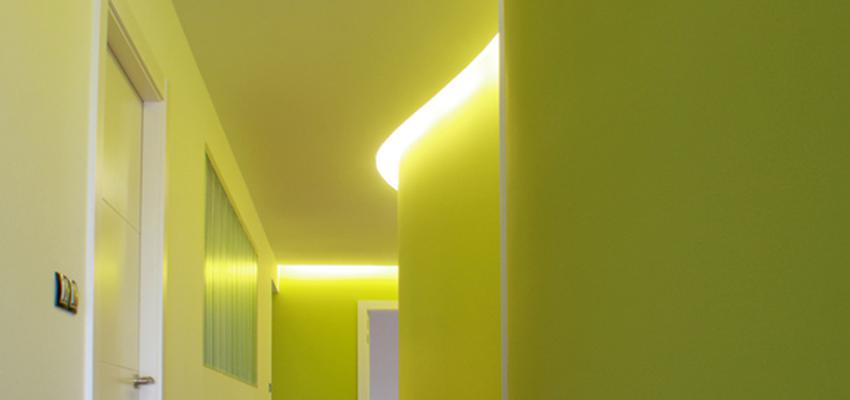 Recibidor, Pasillo, Cocina style moderno color verde, marron, blanco  diseñado por H+C arquitectos | Arquitecto 