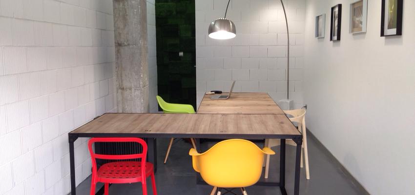 Estudio color rojo, amarillo, blanco, gris, gris, negro  diseñado por H+C arquitectos | Arquitecto 