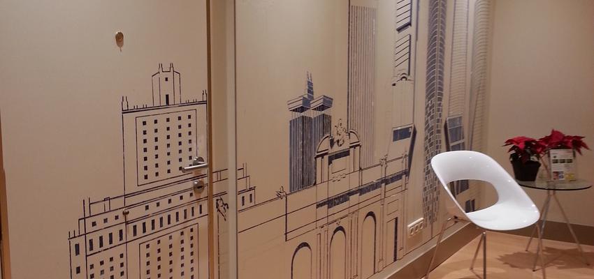 Salón de belleza Estilo moderno Color azul oscuro, beige, blanco, plateado  diseñado por Your Architect | Arquitecto | Copyright si soy el propietario de esta foto