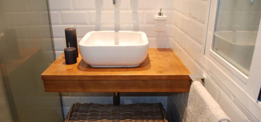 Baño Estilo mediterraneo Color marron, blanco, plateado  diseñado por Your Architect | Arquitecto | Copyright si somos propietarios de la imagen