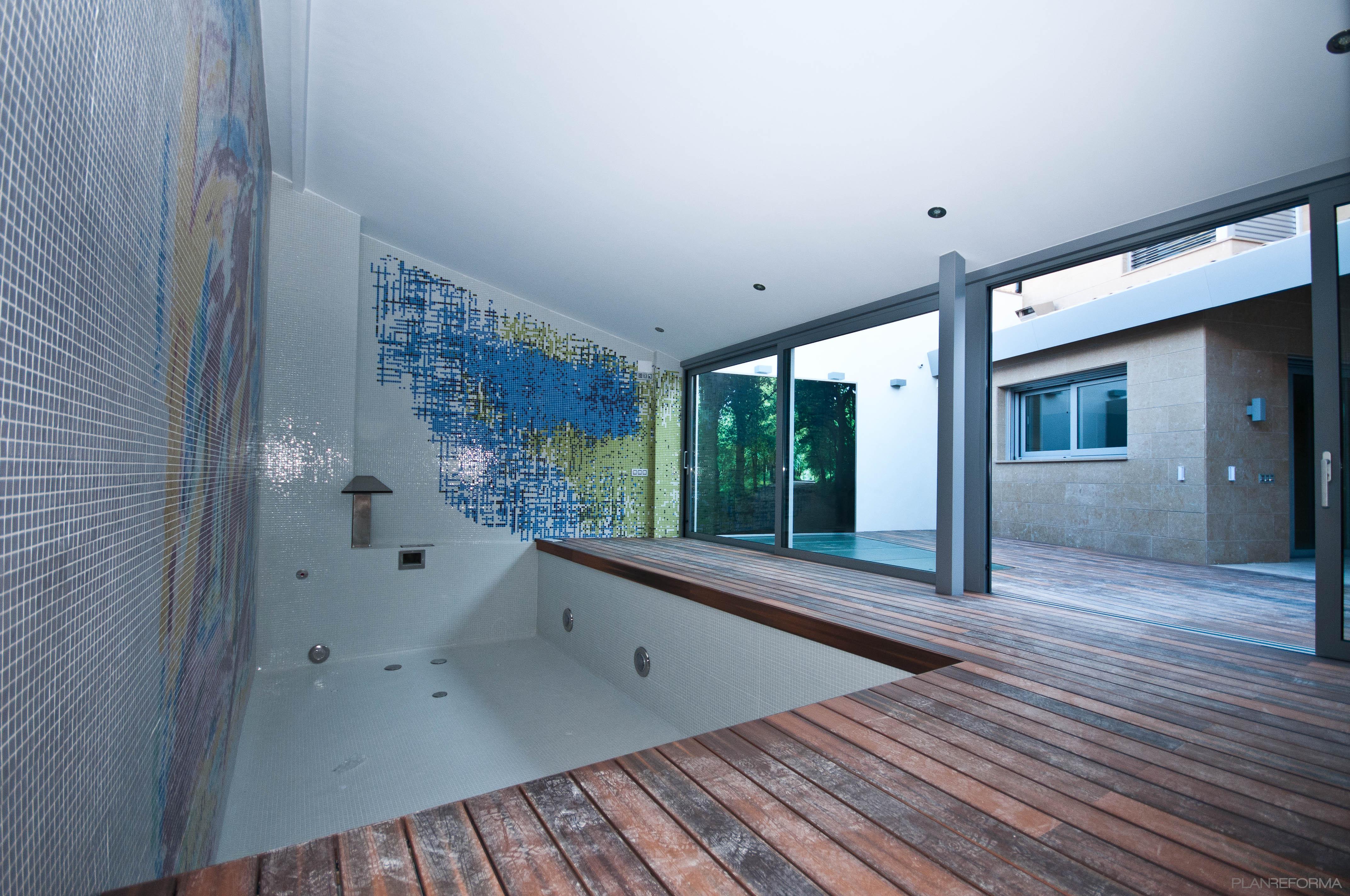 Piscina style moderno color verde, azul, marron, marron, blanco  diseñado por Miguel Noguera Mayén | Arquitecto 