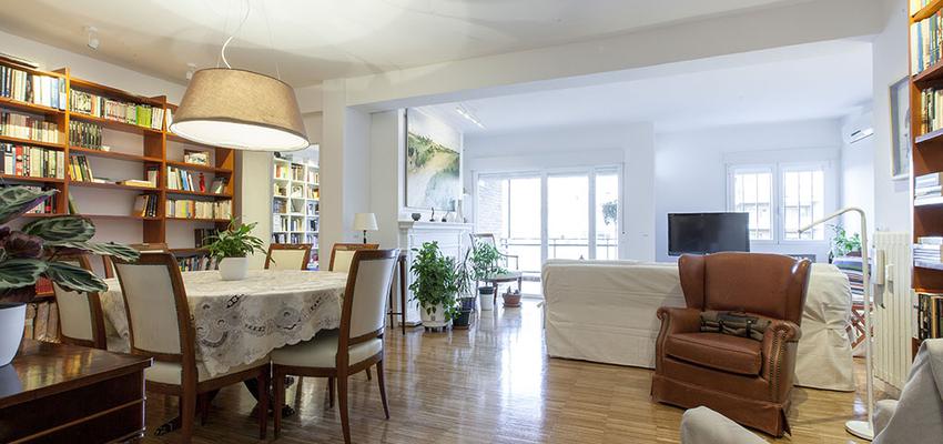 Terraza, Salon Estilo contemporaneo Color beige, gris, plateado  diseñado por Un Dos Trexa Interiorismo | Interiorista | Copyright Lupe Clemente para undostrexa