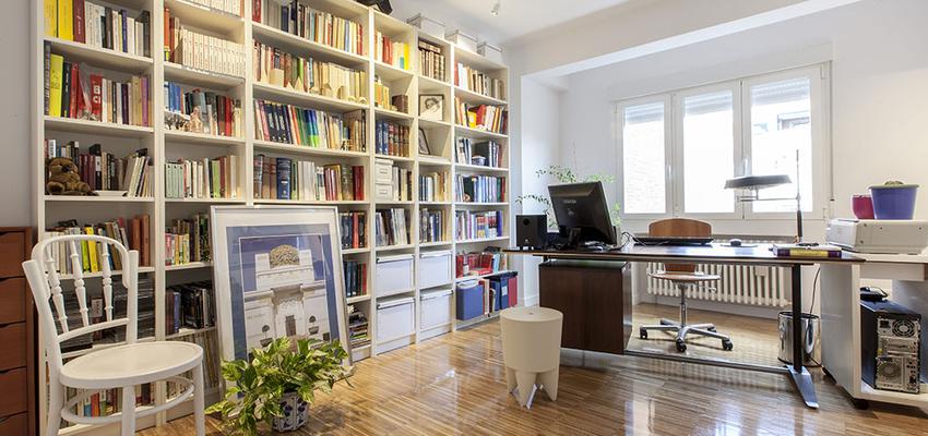 Estudio Estilo contemporaneo Color marron, blanco, negro  diseñado por Un Dos Trexa Interiorismo | Interiorista | Copyright Lupe Clemente para undostrexa