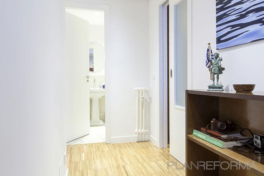 Baño Estilo contemporaneo Color marron, beige, blanco  diseñado por Un Dos Trexa Interiorismo | Interiorista | Copyright Lupe Clemente para undostrexa