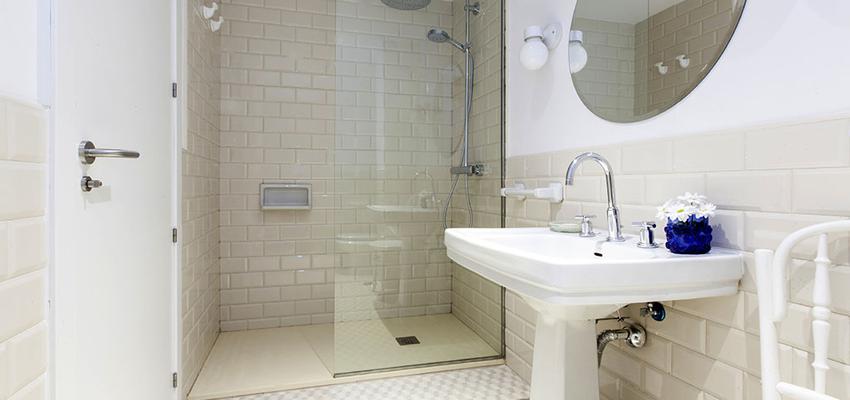 Baño Estilo contemporaneo Color beige, blanco  diseñado por Un Dos Trexa Interiorismo | Interiorista | Copyright Lupe Clemente para undostrexa