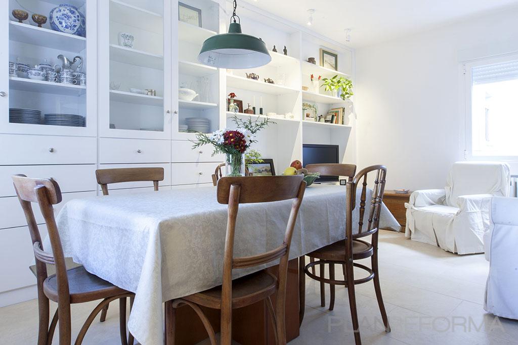 Comedor Estilo contemporaneo Color verde, marron, gris  diseñado por Un Dos Trexa Interiorismo | Interiorista | Copyright Lupe Clemente para undostrexa