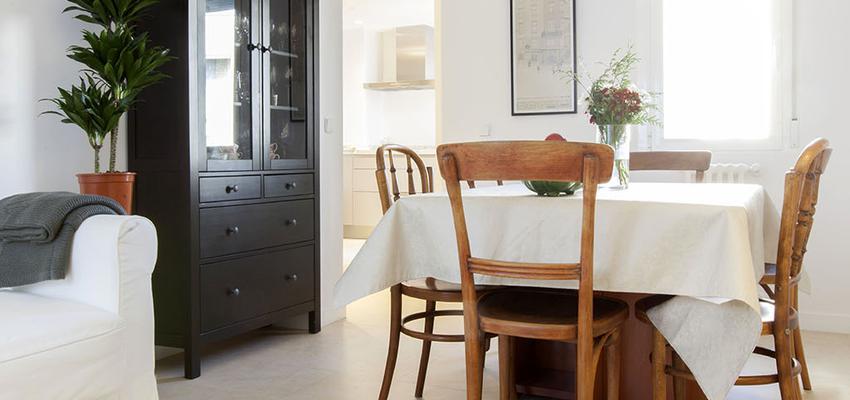 Comedor Estilo contemporaneo Color marron, beige, plateado  diseñado por Un Dos Trexa Interiorismo | Interiorista | Copyright Lupe Clemente para undostrexa