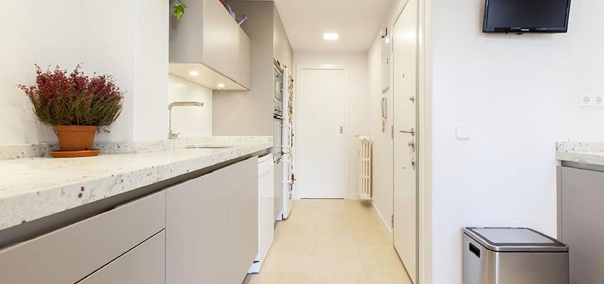 Cocina Estilo contemporaneo Color beige, marron, plateado  diseñado por Un Dos Trexa Interiorismo | Interiorista | Copyright Lupe Clemente para undostrexa