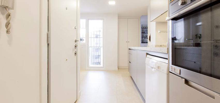 Cocina Estilo contemporaneo Color beige, marron, plateado  diseñado por Un Dos Trexa Interiorismo | Interiorista | Copyright Lupe Clemente para undostrexa