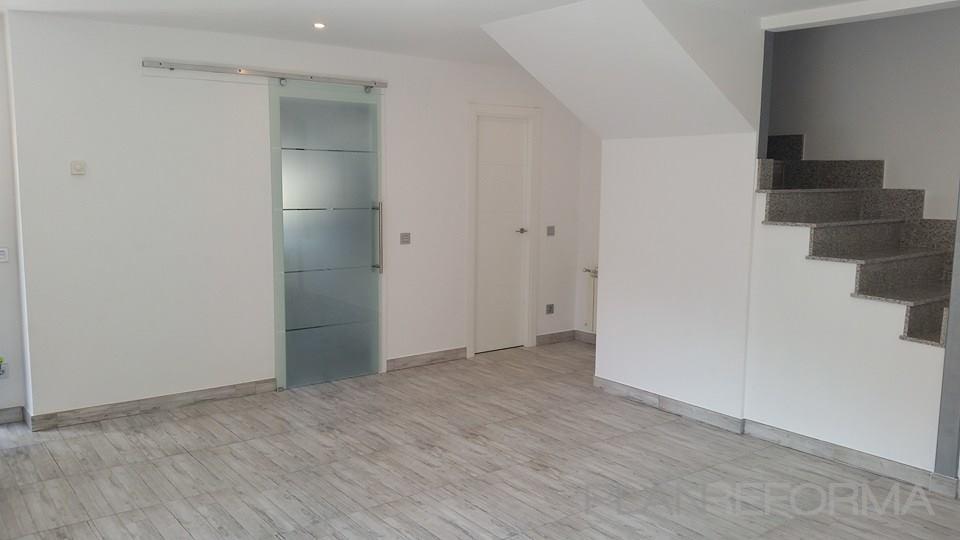 Cocina, Salon, Escalera Estilo moderno Color verde  diseñado por Reformar Renovación, S.L | Gremio 