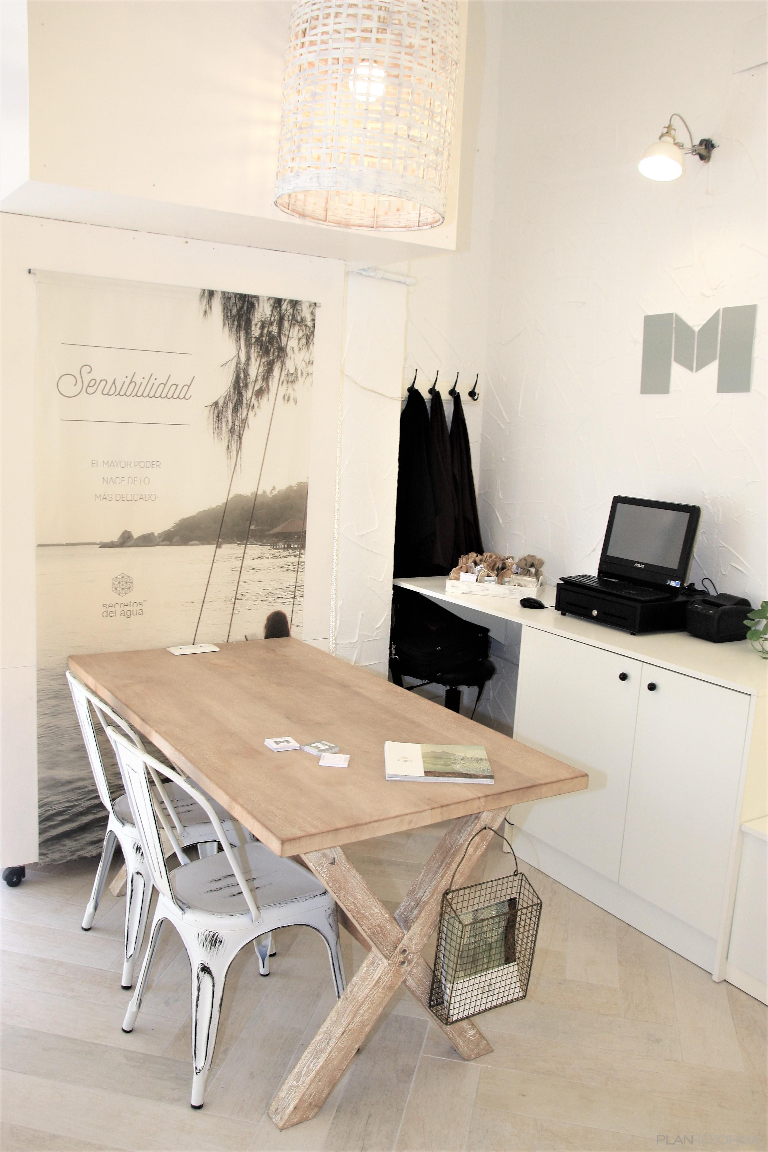 Salón de belleza Estilo vintage Color gris  diseñado por OD OVER DESIGN SL | Gremio | Copyright OD OVER DESIGN SL