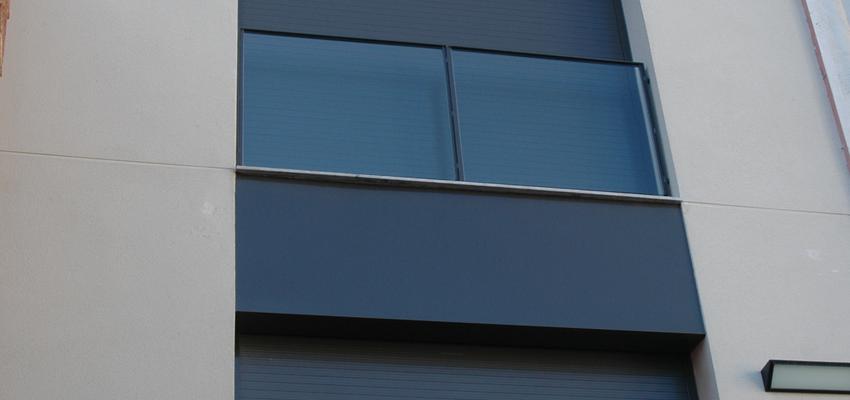 Exterior style moderno color beige, blanco, gris, negro  diseñado por Tilcara Sur  | Arquitecto Técnico 