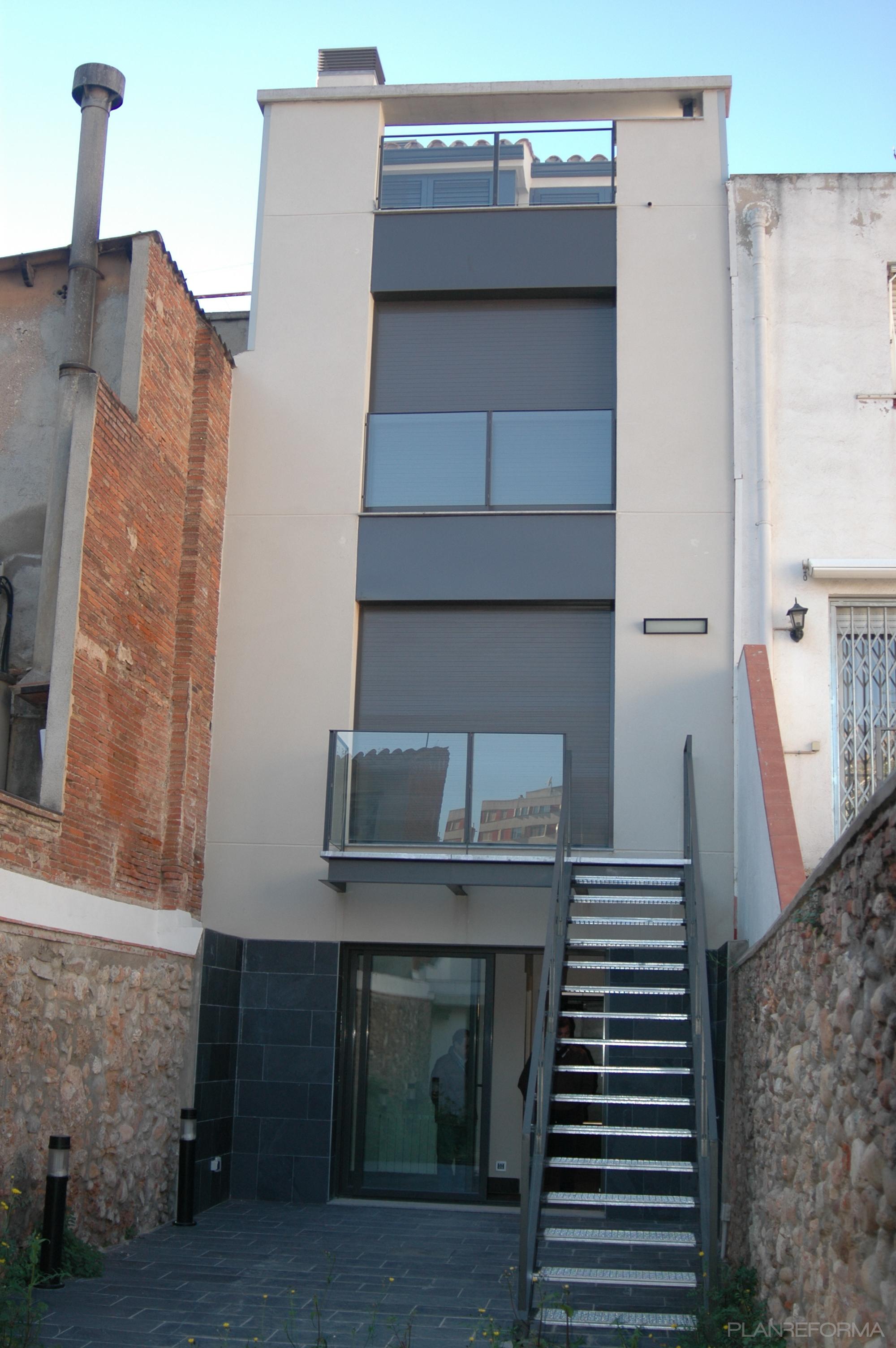 Exterior style moderno color beige, blanco, gris, gris  diseñado por Tilcara Sur  | Arquitecto Técnico 