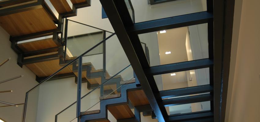 Escalera style moderno color marron, marron, blanco, negro  diseñado por Tilcara Sur  | Arquitecto Técnico 