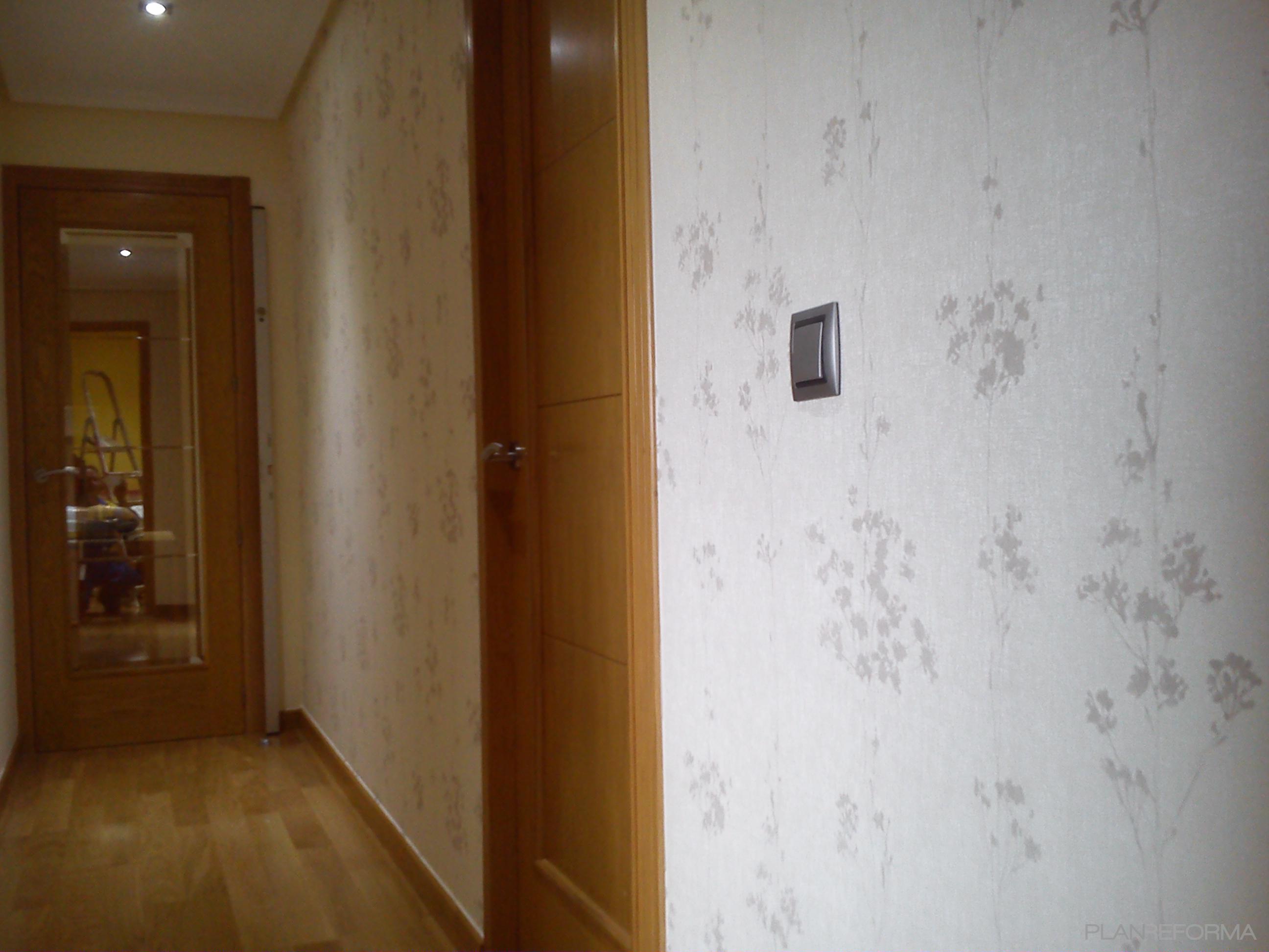 Pasillo Estilo contemporaneo Color plateado  diseñado por Pintura y Decoración Manuel Cid | Gremio | Copyright Foto propia