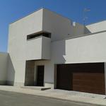 Exterior style moderno color marron, blanco, gris