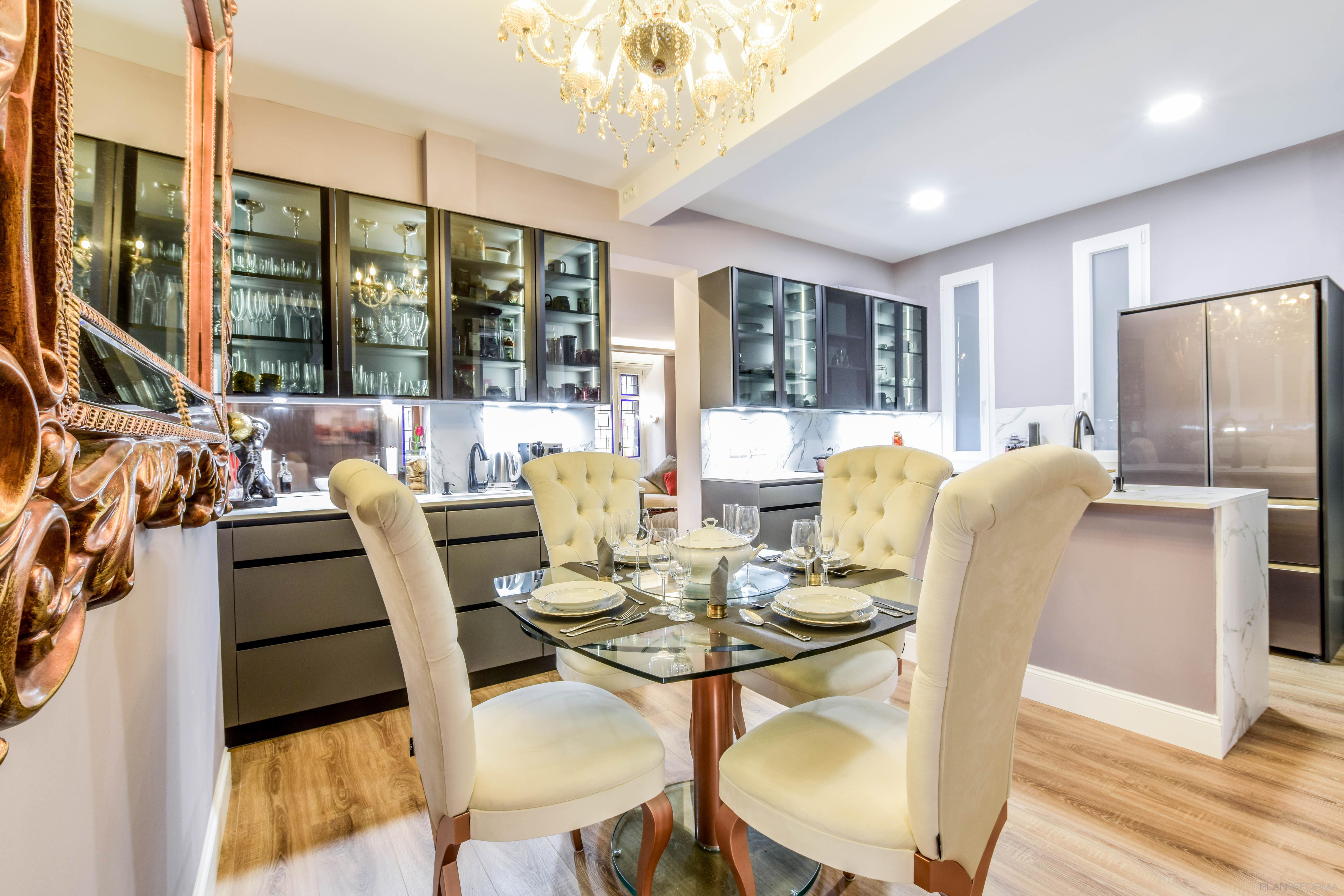 Cocina Estilo moderno Color gris, plateado, bronce  diseñado por HOME in HARMONY | Gremio | Copyright @Home in Harmony