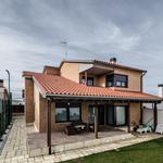 Exterior Estilo contemporaneo Color marron, marron