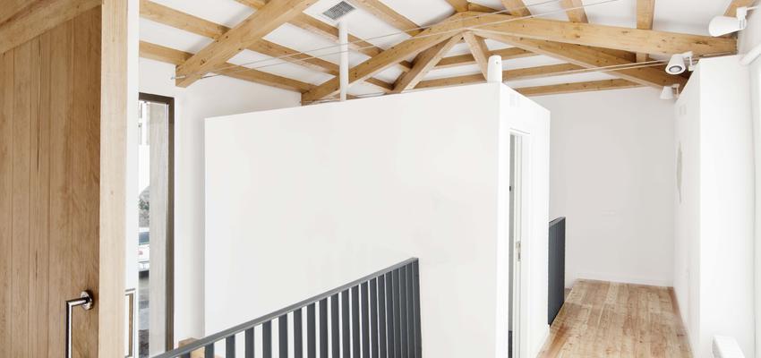 Vestibulo, Escalera Estilo contemporaneo Color marron, blanco  diseñado por ADDEC arquitectos | Arquitecto | Copyright SI