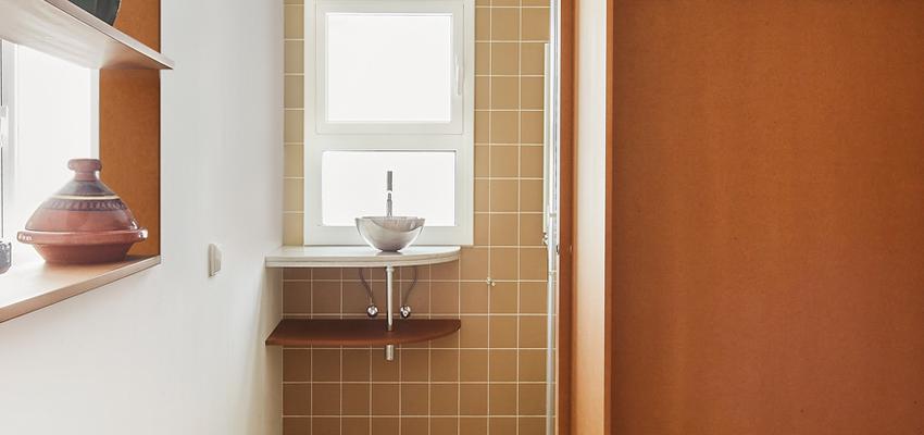 Baño Estilo contemporaneo Color beige, blanco, bronce  diseñado por m2 Arquitectura | Arquitecto | Copyright Adriana Eskenazi
